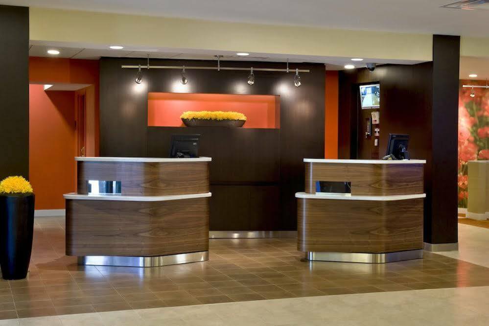 Courtyard By Marriott Lincroft Red Bank Hotel Екстериор снимка